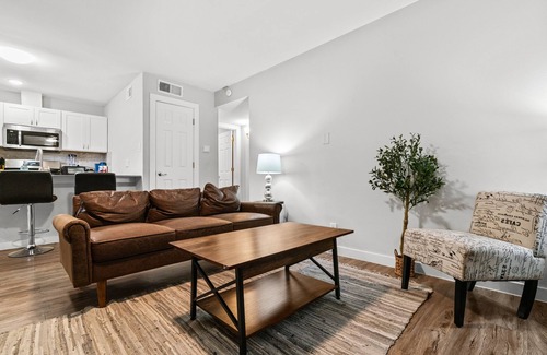 Highland Apartment | Modern 2BR Getaway Near UT with Breakfast Included