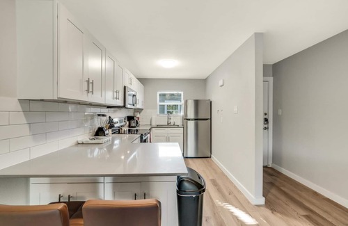Hyde Park Apartment | Stylish 2BR Near UT Hyde Park with Breakfast Included