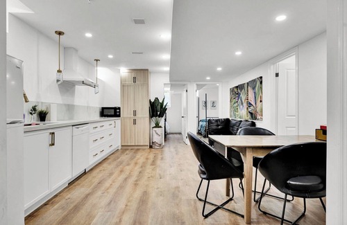 Markham House | Stylish 2BR Suite in Markham