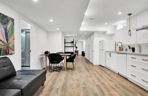 Markham House | Stylish 2BR Suite in Markham