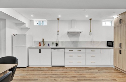 Markham House | Stylish 2BR Suite in Markham