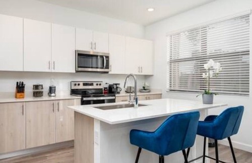 Survey Creek House | Outstanding Townhome Near Inter Miami with Pool & Spa