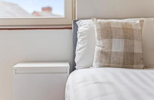 Nottingham House | Stylish 3-Bed Home Near Nottingham City Centre