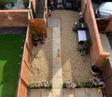 Bury St Edmunds House | Stylish 3-Bedroom Townhouse with Parking and Pet-Friendly Perks