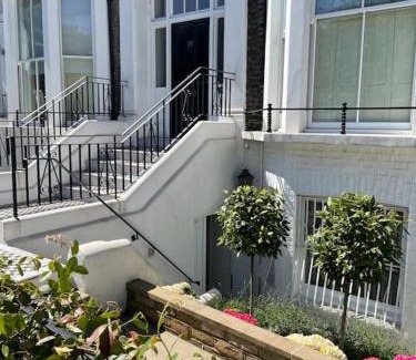 Abingdon Apartment | Elegant 3-Bedroom Flat in Kensington - Guest Rated 9.8