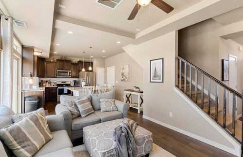 Fountain House | Stylish 3 Bedroom Home with Rooftop Deck & Great Amenities