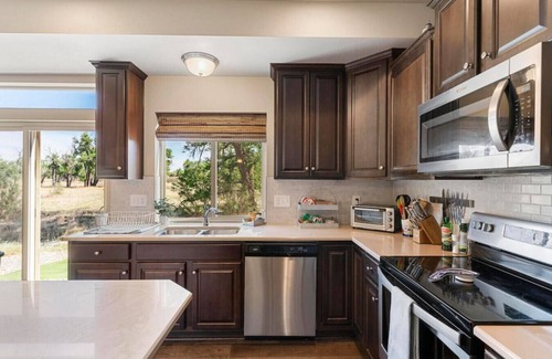 Fountain House | Stylish 3 Bedroom Home with Rooftop Deck & Great Amenities