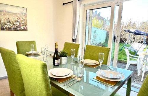 Kidlington Villa | Horizon Villa: Modern 3-Bedroom with Garden & Netflix