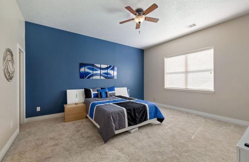 Cloverleaf House | Bright 3 Bedroom Retreat with Games and Big Screen TV