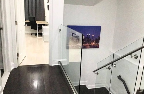 Center City Apartment | Modern 3BD Apartment with Jacuzzi and Spa Amenities
