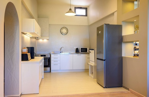 Kalo Chorio Apartment | Stylish 3bdr apartment with a private pool, jacuzzi, jym, barbeque and fireplace