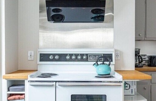 South Bend House | Beautiful 2BR Home with Kitchen Near Notre Dame