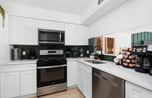South Lamar House | Stylish 3BR Retreat in the Heart of Austin