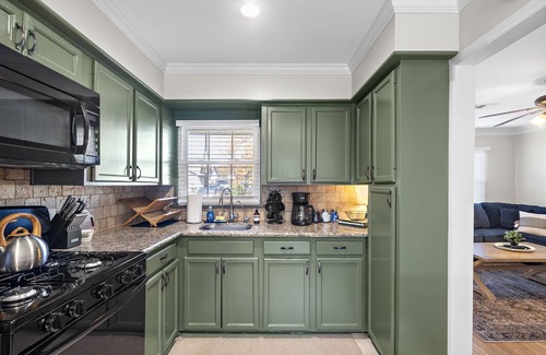 Pasadena House | Modern Pasadena Retreat - Perfect for Family Adventures