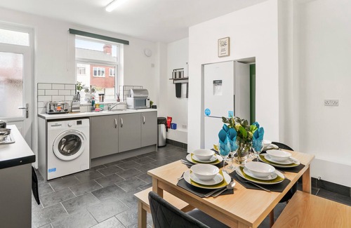 Thurnscoe House | Stylish 4 Bed House in Yorkshire