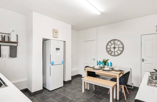 Thurnscoe House | Stylish 4 Bed House in Yorkshire