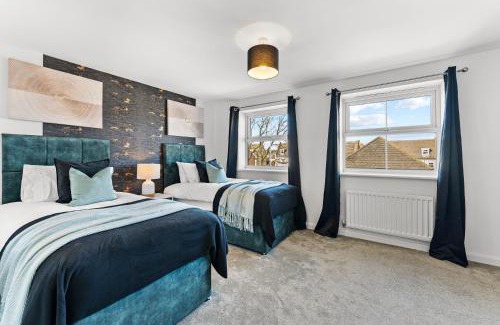 Patchway House | Spacious 4-Bed House with Parking - Perfect for Families