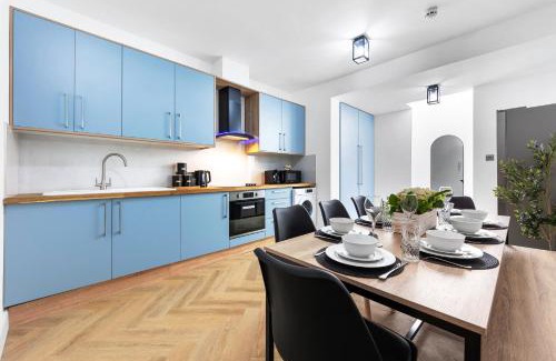 Marlborough Apartment | Modern 4-Bed Retreat with Family-Friendly Amenities