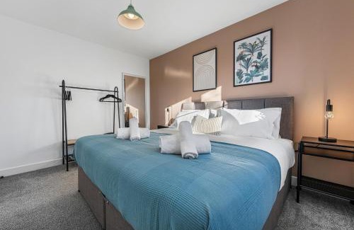 Quedgeley Apartment | Modern 4-Bedroom Townhouse with Fast Wi-Fi & Family-Friendly Amenities