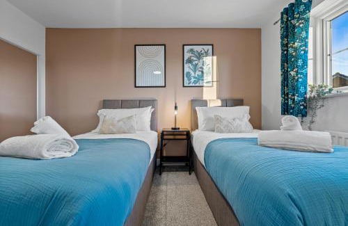 Quedgeley Apartment | Modern 4-Bedroom Townhouse with Fast Wi-Fi & Family-Friendly Amenities