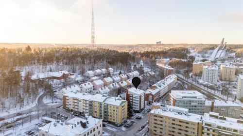 Lahti Apartment | Modern Studio Apartment with Private Entrance for Families
