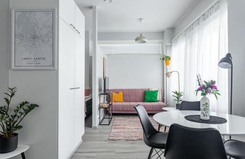 Lahti Apartment | Modern Studio Apartment with Private Entrance for Families