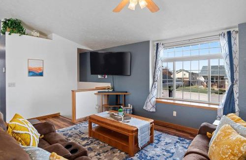 Summerset House | Family-Friendly 5 BR Retreat with Fenced Yard & Playground