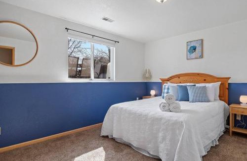 Summerset House | Family-Friendly 5 BR Retreat with Fenced Yard & Playground