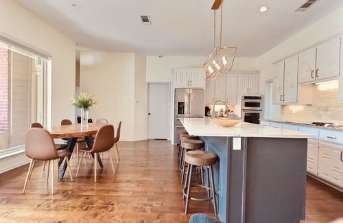 Rowlett House | Modern 5-BR Villa with Pool & Hot Tub, Near Scenic Lake