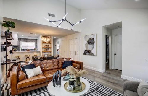 Allen House | Chic Allen Home with Pet-Friendly Amenities Near Watters Creek