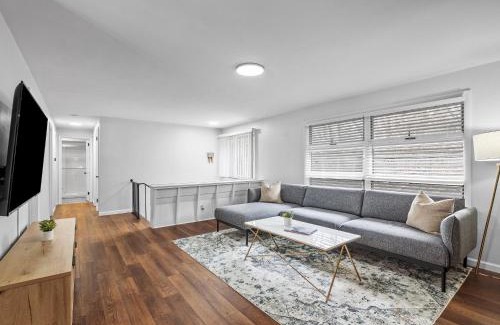 Wexford House | Family-Friendly Six Bedroom Home in Wexford/Pittsburg
