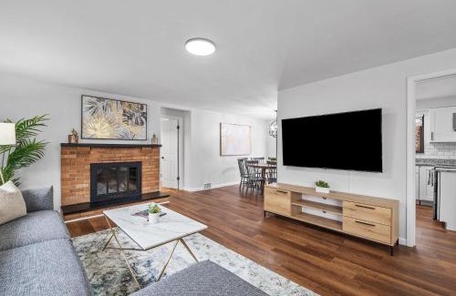 Wexford House | Family-Friendly Six Bedroom Home in Wexford/Pittsburg