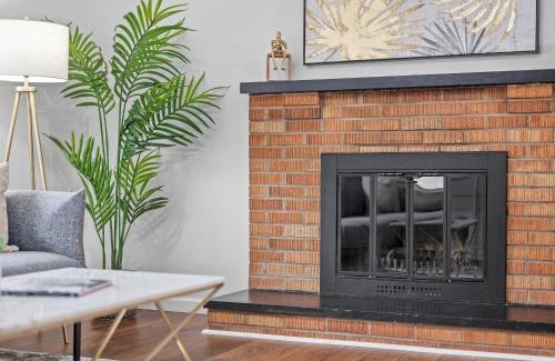 Wexford House | Family-Friendly Six Bedroom Home in Wexford/Pittsburg