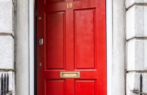 Whitechapel Apartment | Vibrant Central London Home with Family-Friendly Amenities