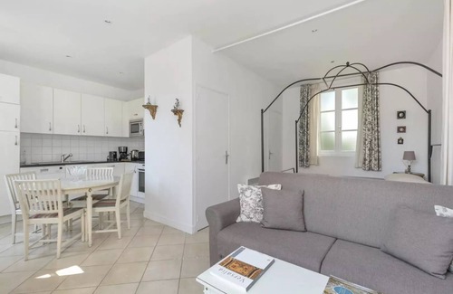 Notre-Dame Apartment | Elegant Apartment with Terrace Near the Palace - Guest Rated 9.6