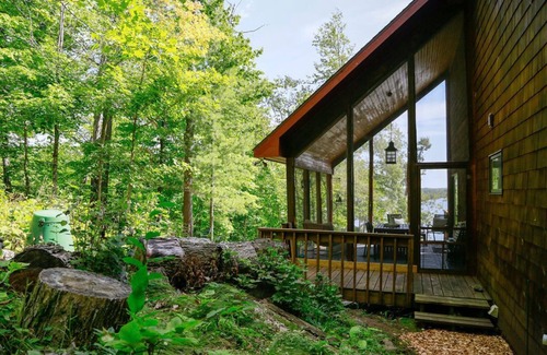 Brill Cabin | New Stylish Cabin on Red Cedar Chain with Scenic Views