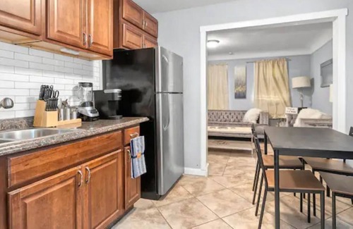 Lincoln Park House | Stylish and Cozy Home | Pet Friendly