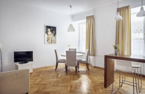 Old Town Apartment | Stylish Old Town Flat in Warsaw with Spa and Hot Tub