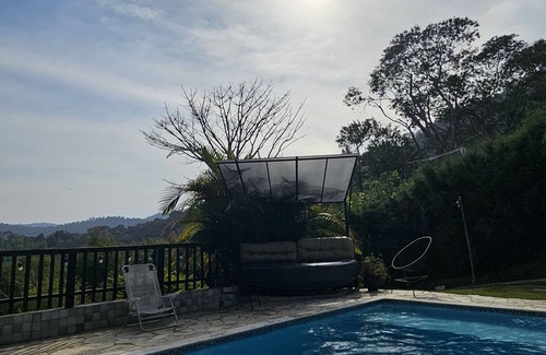 Nazare Paulista Cottage | Stylish and private house with heated pool