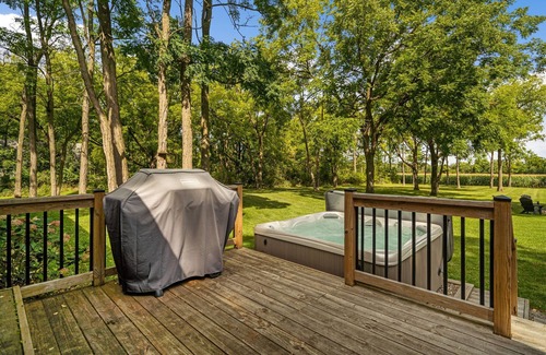 Trumansburg House | Tranquil Retreat with Hot Tub & Lake View in Tburg