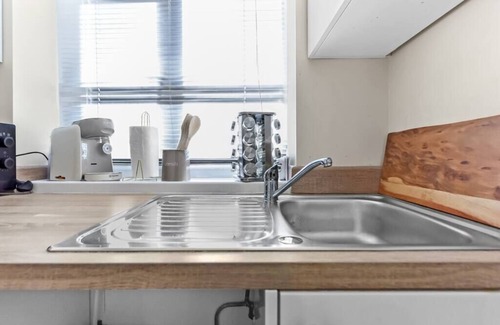 Chase Apartment | Cozy Studio with Kitchen and Breakfast Included