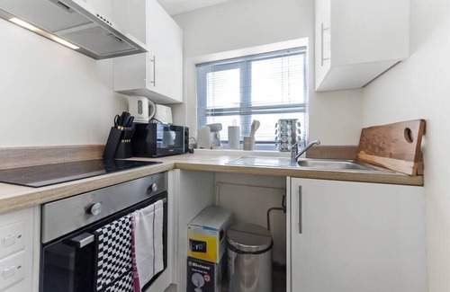 Chase Apartment | Cozy Studio with Kitchen and Breakfast Included