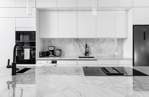 Kista House | Modern Family Retreat with Spa and Hot Tub Amenities