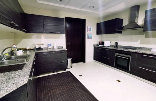 Umm Suqeim 3 Apartment | Stylish 3BR Apartment with Oceanfront Views and Pool