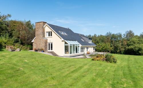 Templenoe House | Scenic Split-Level Home with Breathtaking Sea & Mountain Views
