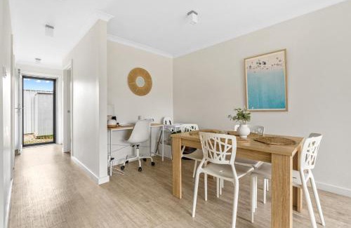 Ravenswood Apartment | Modern Launceston Villa with Free Wifi and Breakfast