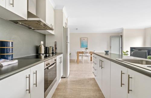 Ravenswood Apartment | Modern Launceston Villa with Free Wifi and Breakfast