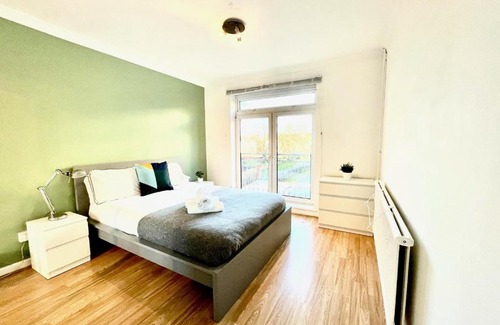 Wokingham Apartment | Stylish Wokingham 3 Bedroom Townhouse for Memorable Stays