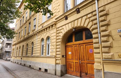 Szeged Apartment | Top-Rated Stylish Apartment in Szeged, Family-Friendly Stay