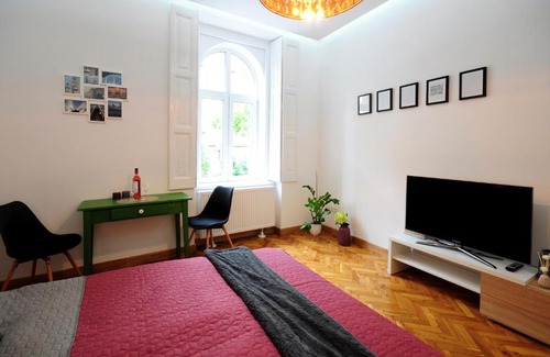 Szeged Apartment | Top-Rated Stylish Apartment in Szeged, Family-Friendly Stay